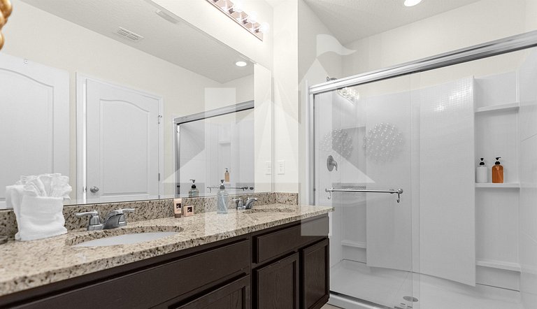 5BR Villa w/ Pool + Resort Access – Solterra