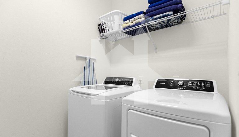 5BR Villa w/ Pool + Resort Access – Solterra