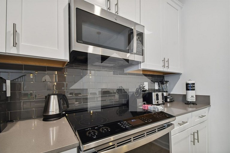 5BR/4BA Luxury Home *Resort Access*