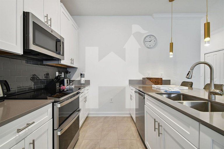 5BR Storey Lake Home, Heated Pool