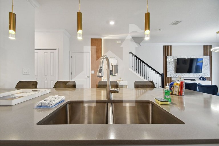 5BR/4BA Luxury Home *Resort Access*