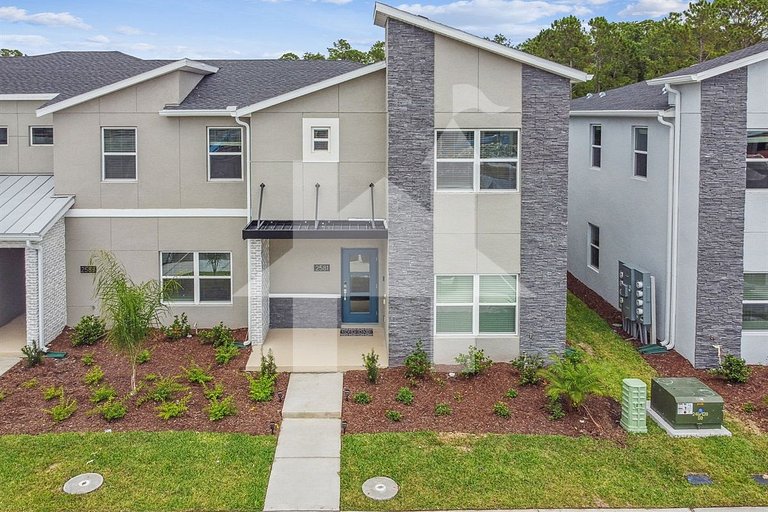 5BR/4BA Luxury Home *Resort Access*