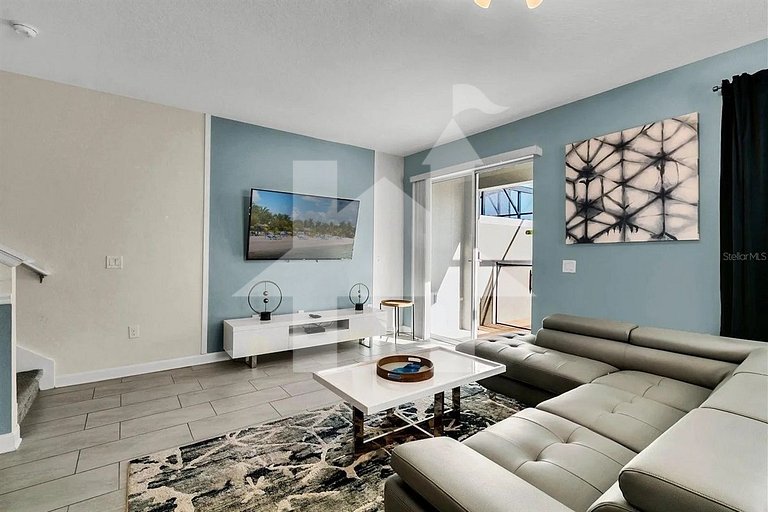 4838 - 5Q/4B Storey Lake * c/ Piscina *