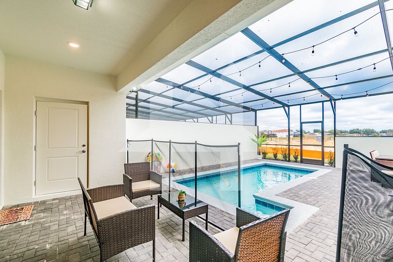 7424- 5B/4.5B Pool and Resort