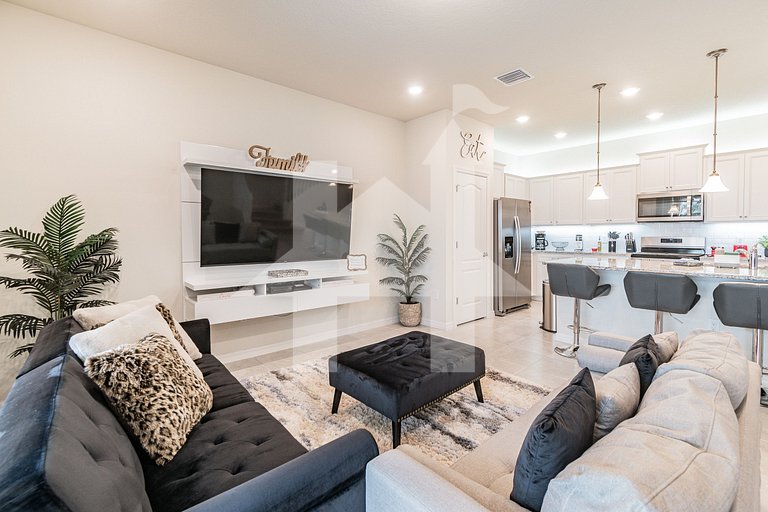 Vacation Home Near Disney, 5 bedrooms