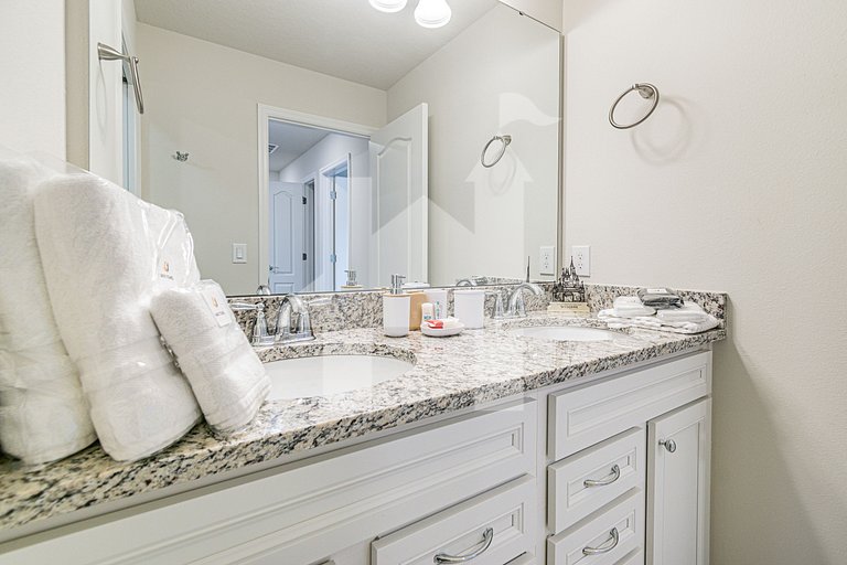 Vacation Home Near Disney, 5 bedrooms