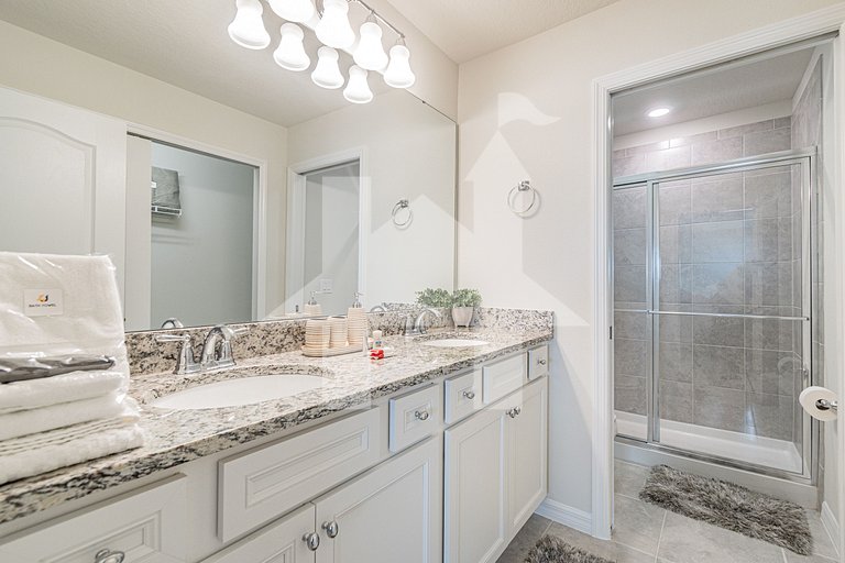 Vacation Home Near Disney, 5 bedrooms