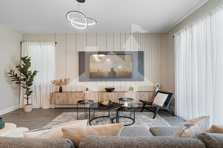 Reunion 4BR Luxury Villa | PS5 + Game Room