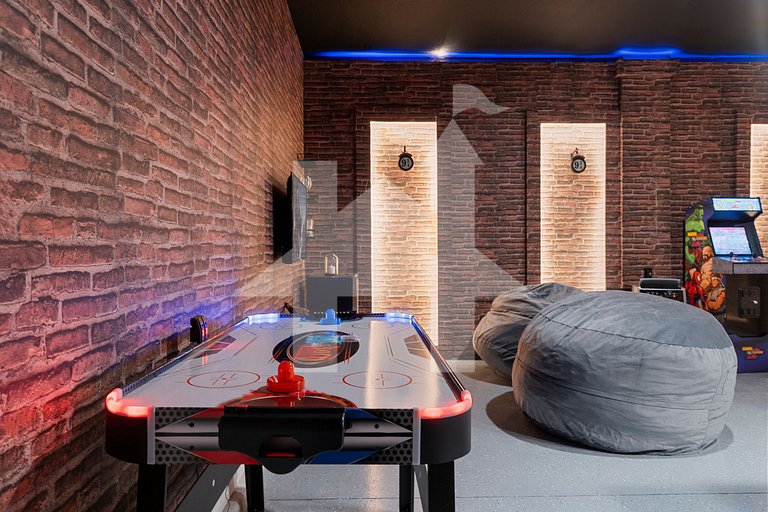 Reunion 4BR Luxury Villa | PS5 + Game Room