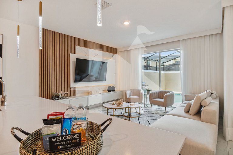 2943 - LUXUOSA casa 4Q/3B Storey Lake