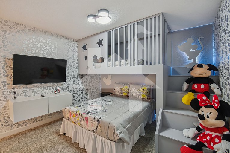 2943 - LUXUOSA casa 4Q/3B Storey Lake