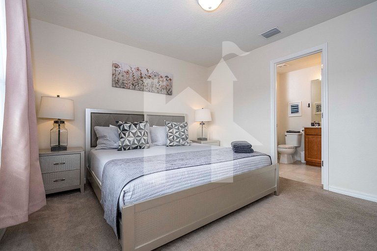 Vacation Home Near Disney, 5 bedrooms