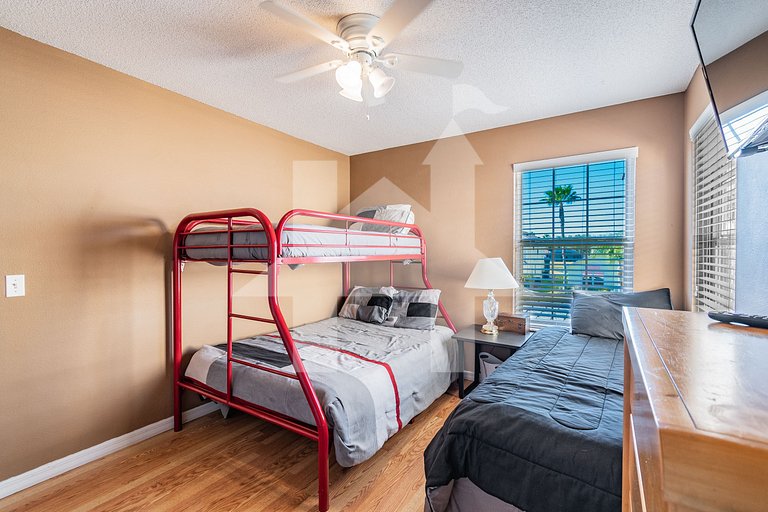 Vacation Home Near Disney, 5 bedrooms