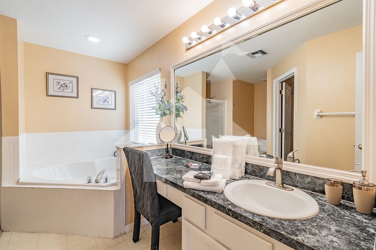 Vacation Home Near Disney, 5 bedrooms