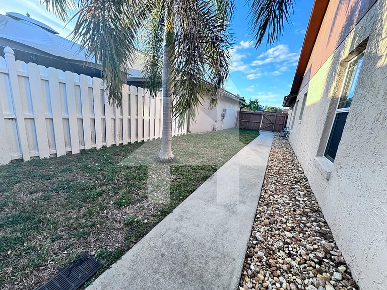 Prime Location! Cozy Villa Near Disney & More