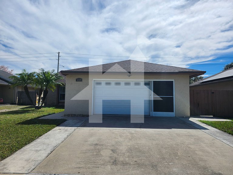 Prime Location! Cozy Villa Near Disney & More