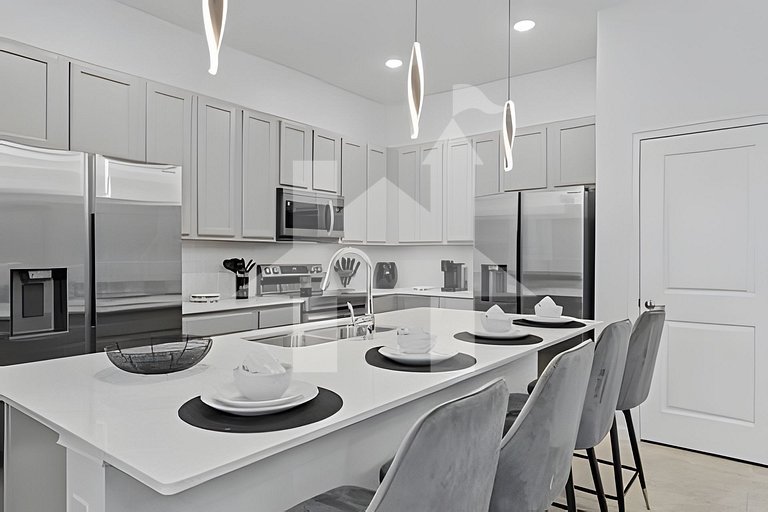 Vacation Home Near Disney, 9 bedrooms