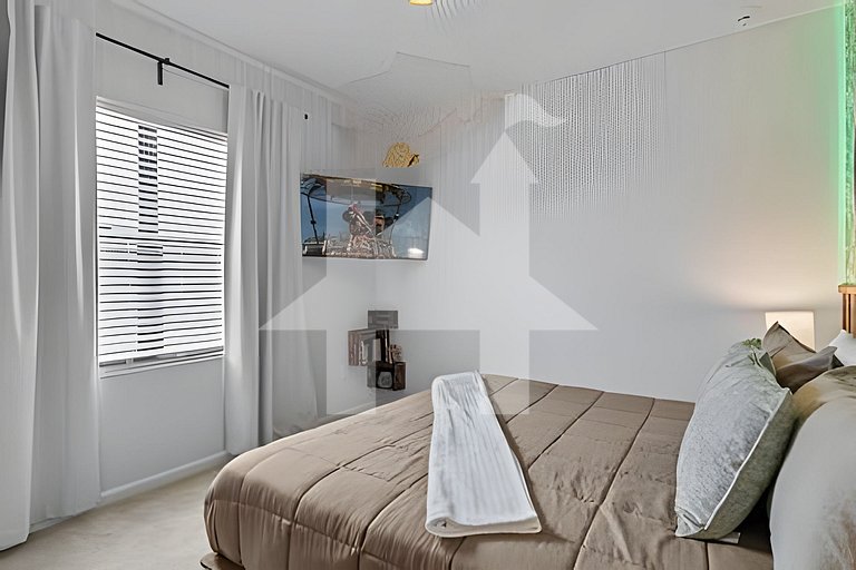 Vacation Home Near Disney, 9 bedrooms