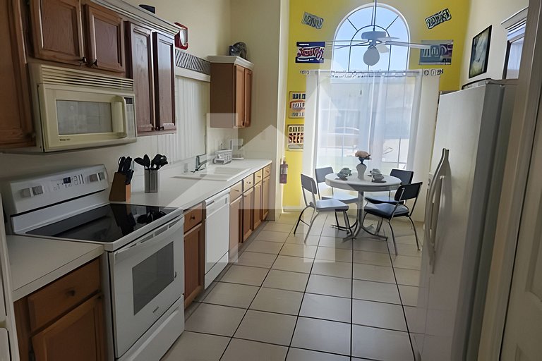 114- Cozy 3BR Home w/Private Pool & Lake View