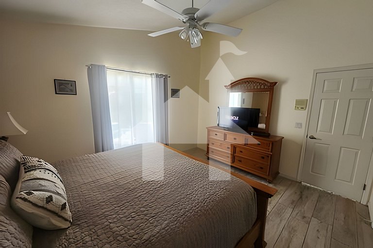 114- Cozy 3BR Home w/Private Pool & Lake View