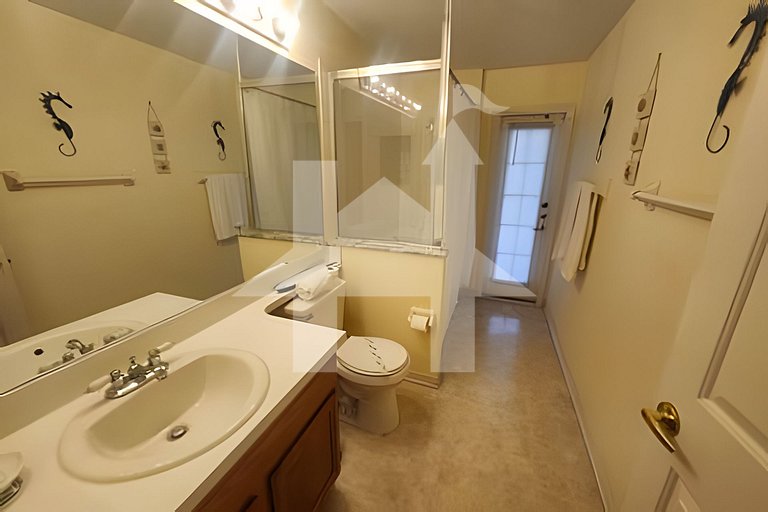114- Cozy 3BR Home w/Private Pool & Lake View