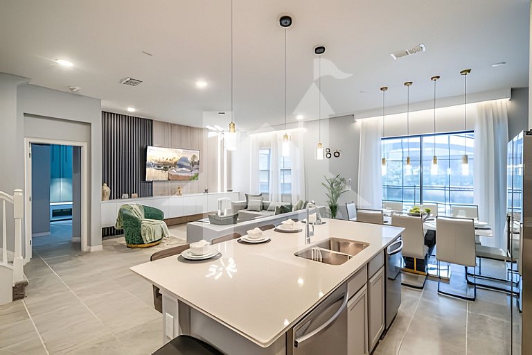 59546Q Luxury 6BR Villa | Prime Location, Pool & Cinema