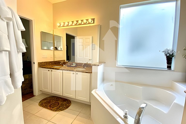 Vacation Home Near Disney, 6 bedrooms