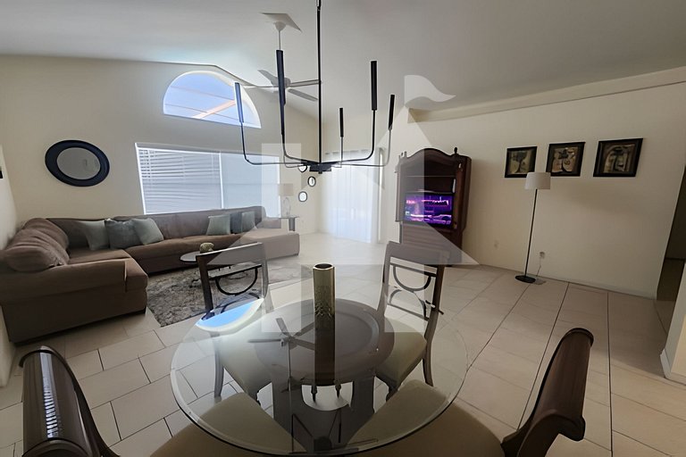 114- Cozy 3BR Home w/Private Pool & Lake View