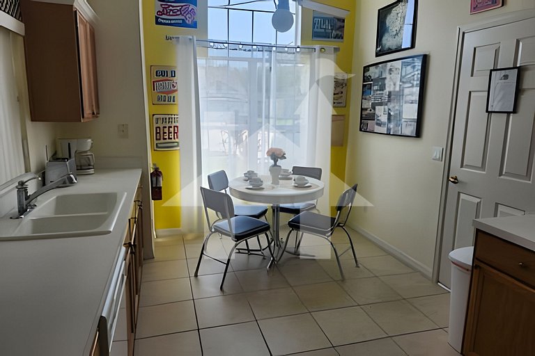 114- Cozy 3BR Home w/Private Pool & Lake View