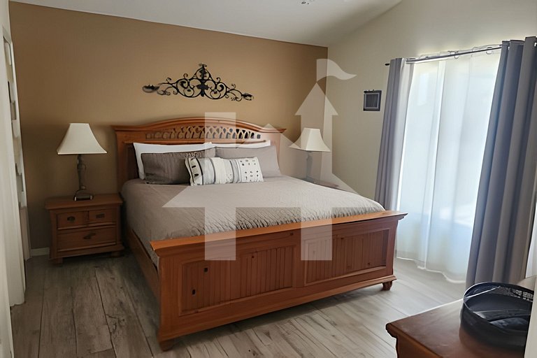 114- Cozy 3BR Home w/Private Pool & Lake View