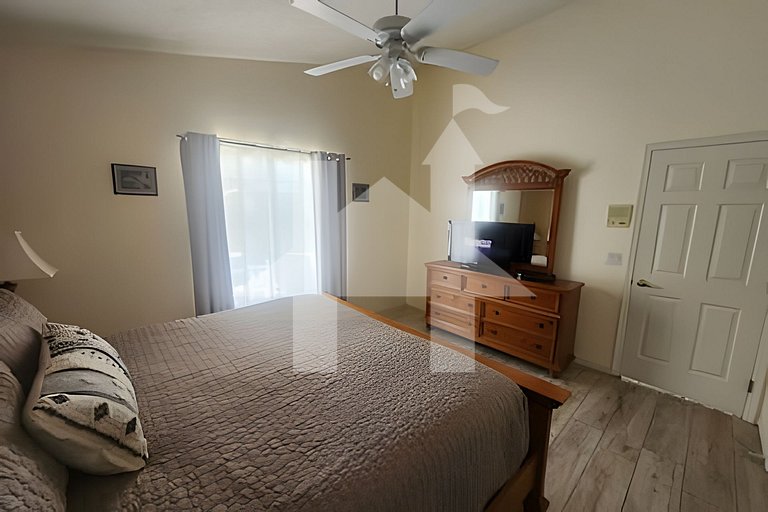114- Cozy 3BR Home w/Private Pool & Lake View