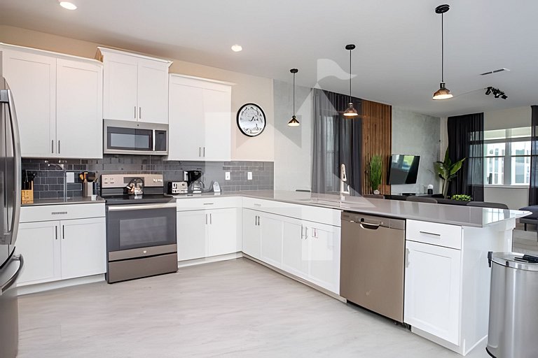 9BR/5BA Modern | Pool and Spa