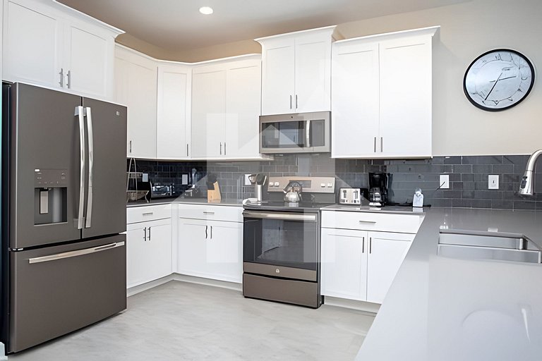 9BR/5BA Modern | Pool and Spa