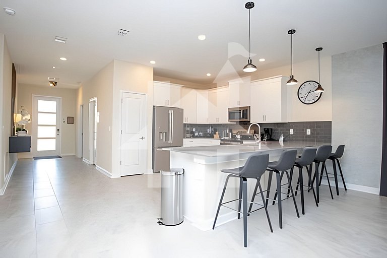 9BR/5BA Modern | Pool and Spa