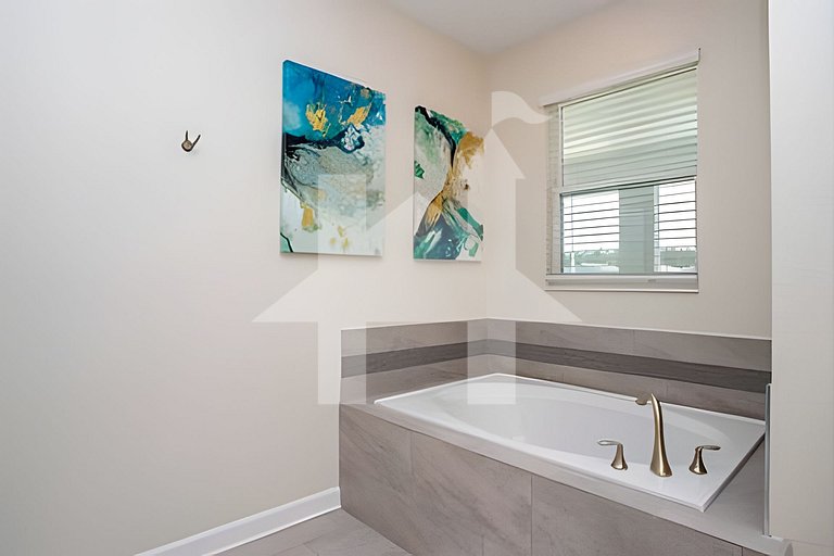 9BR/5BA Modern | Pool and Spa
