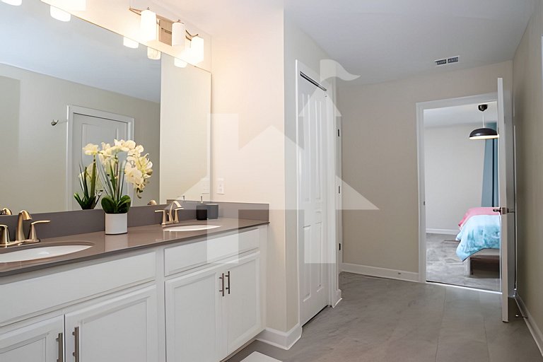 9BR/5BA Modern | Pool and Spa