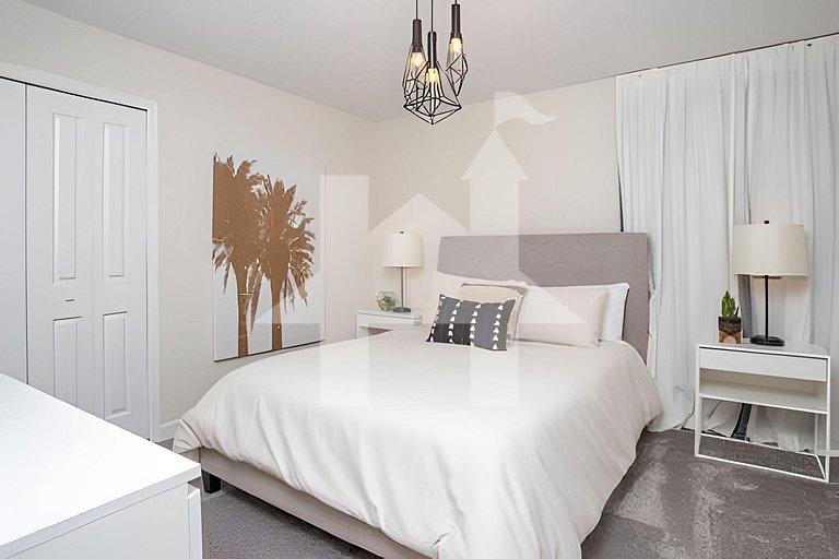 9BR/5BA Modern | Pool and Spa