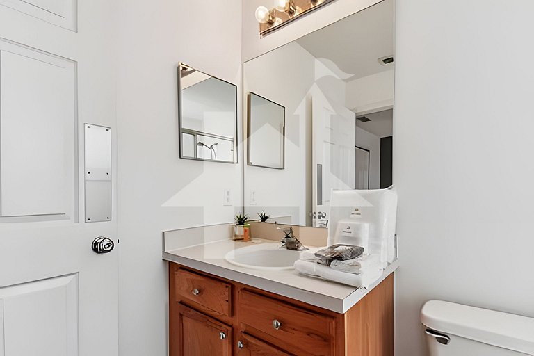 977 Lovely And Charming Home Near Disney 3BD/2.5BA