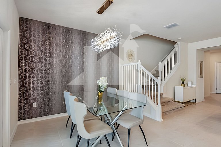 Vacation Home Near Disney, 5 bedrooms