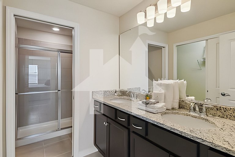 Vacation Home Near Disney, 5 bedrooms