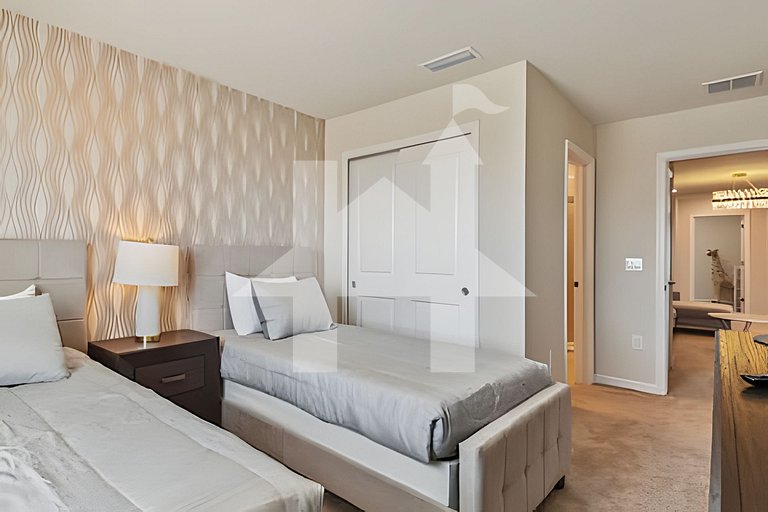 Vacation Home Near Disney, 5 bedrooms