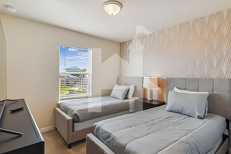 Vacation Home Near Disney, 5 bedrooms