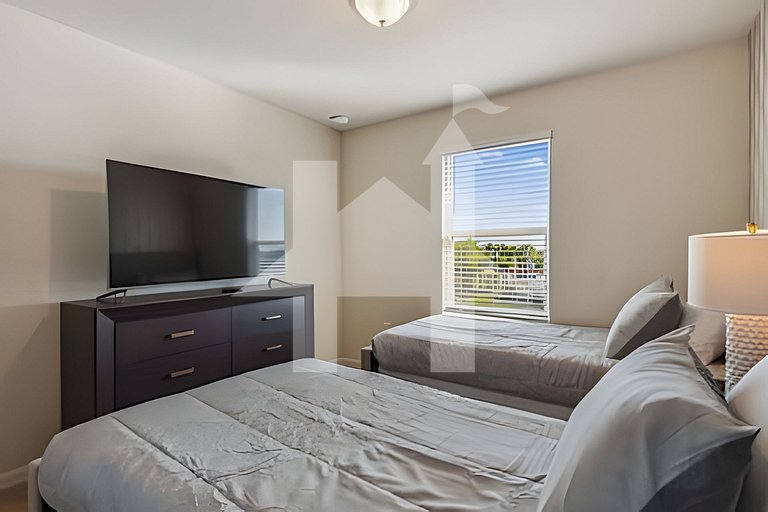 Vacation Home Near Disney, 5 bedrooms