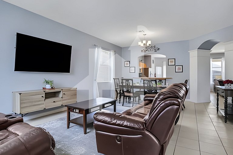 Family 6BR Villa w/ Marvel Game Room & Pool