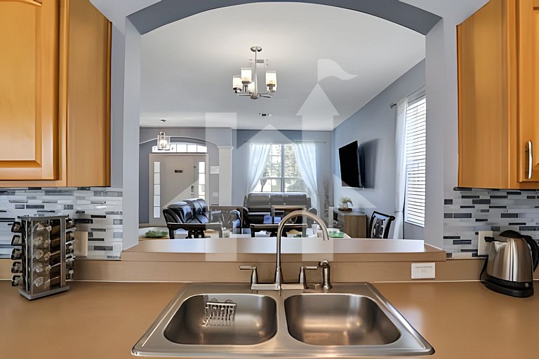 Family 6BR Villa w/ Marvel Game Room & Pool