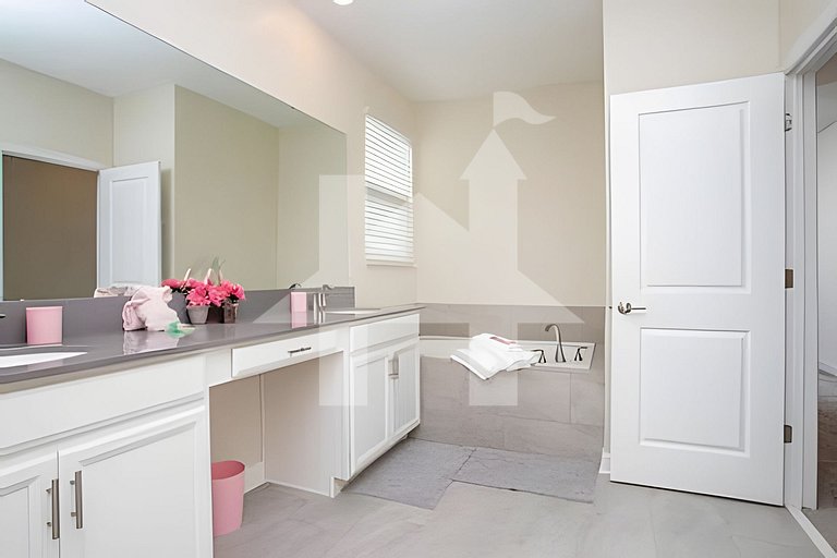 Vacation Home Near Disney, 5 bedrooms