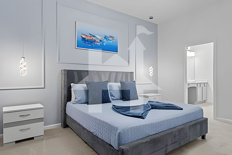 Vacation Home Near Disney, 9 bedrooms