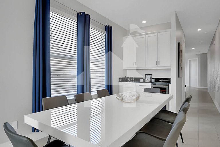 Vacation Home Near Disney, 6 bedrooms