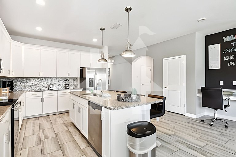 Vacation Home Near Disney, 6 bedrooms