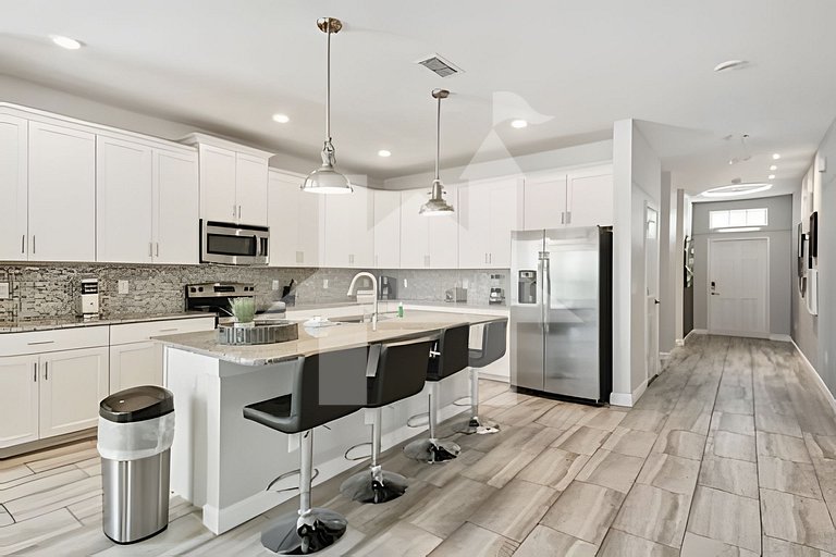 Vacation Home Near Disney, 6 bedrooms